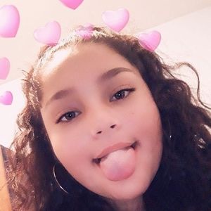 Meet your Posher, Synthia